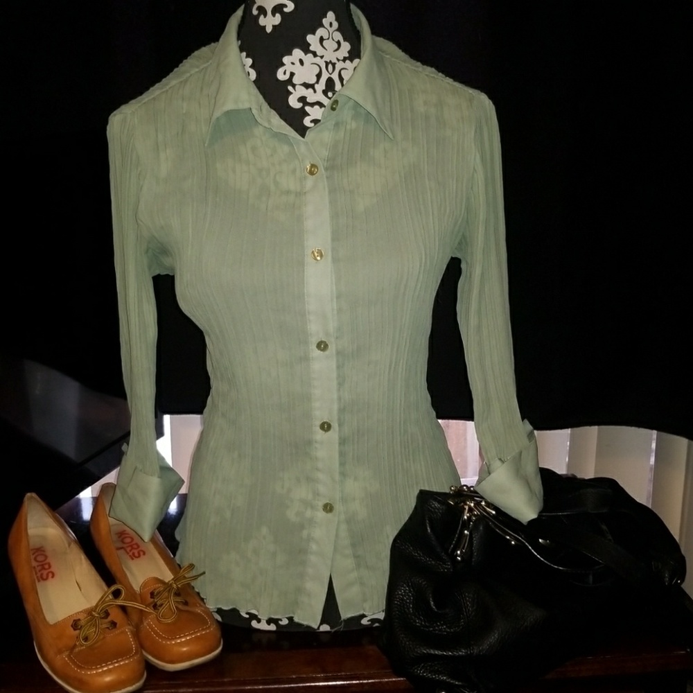 E.k. Designs medium blouse